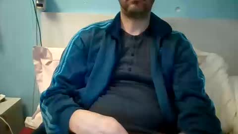 Snapshot of zeus00811 chatting on March 13, 5:47 am zeus online show from March 13, 5:47 am