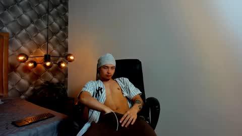 zeus online show from December 11, 6:09 pm