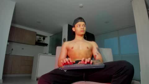 Snapshot of zeusjeff chatting on October 14, 10:54 pm zeus online show from October 14, 10:54 pm