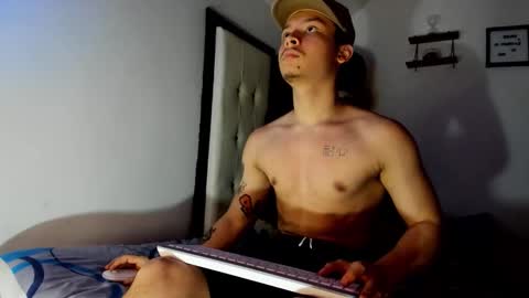 Snapshot of zeusjeff chatting on October 24, 9:44 pm zeus online show from October 24, 9:44 pm