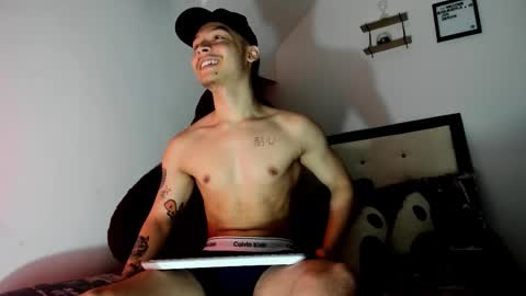 Snapshot of zeusjeff chatting on November 27, 6:21 pm zeus online show from November 27, 6:21 pm