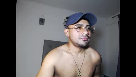 Snapshot of zeussexyhot chatting on May 15, 5:58 am zeussexyhot online show from May 15, 5:58 am