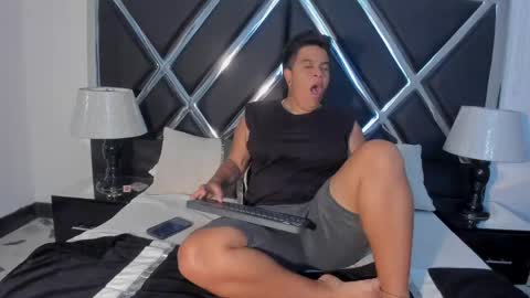 zeussmithh online show from April 9, 12:32 pm