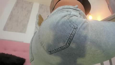 ZHAMIRA  ANDRES online show from April 3, 7:45 pm