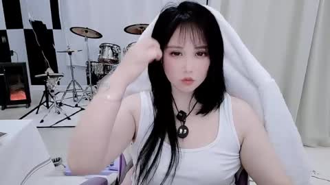 zhen online show from April 11, 5:50 pm