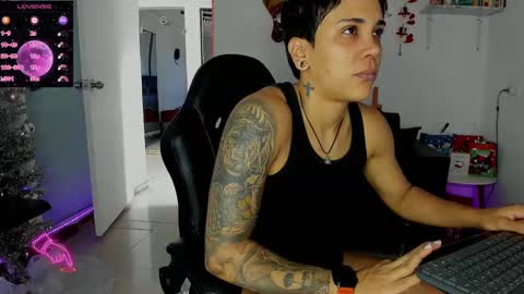 zhoestrong online show from January 1, 5:00 pm