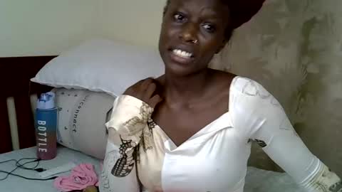 Snapshot of zia_vier chatting on May 25, 3:18 pm flavian online show from May 25, 3:18 pm