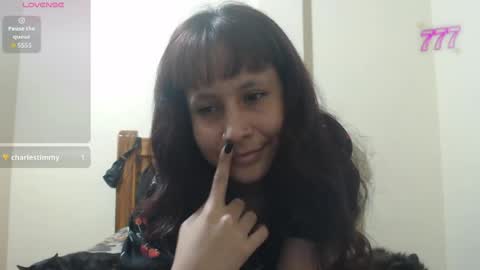 Snapshot of ziggyblunt chatting on June 15, 11:18 pm ziggyblunt online show from June 15, 11:18 pm