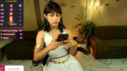 Snapshot of zion__lee chatting on April 30, 8:57 pm Zion online show from April 30, 8:57 pm