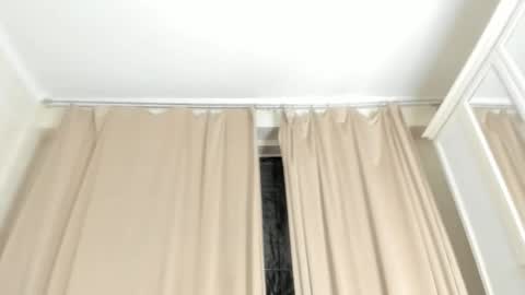 zirael_swan online show from March 6, 2:52 am