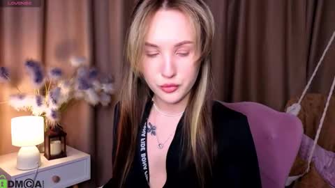 Snapshot of zlata__fox chatting on February 2, 8:35 am Zlata Mon Tue Thu Fri Sun Sa GMT 3 0000pm - 0600pm online show from February 2, 8:35 am