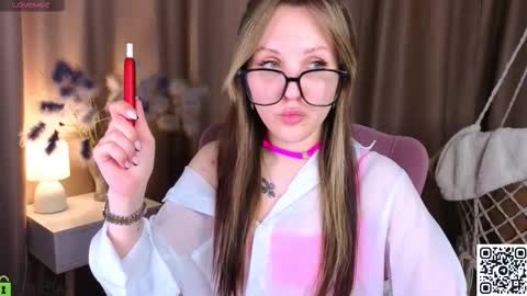 Snapshot of zlata__fox chatting on February 9, 7:34 am Zlata Mon Tue Thu Fri Sun Sa GMT 3 0000pm - 0600pm online show from February 9, 7:34 am