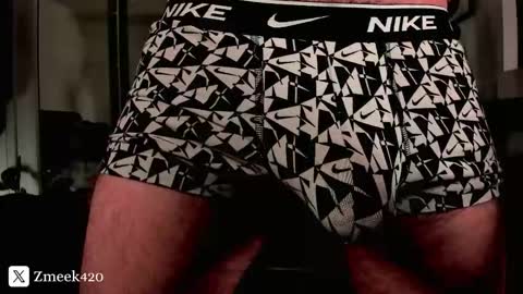 Snapshot of zmeek420 chatting on November 14, 10:18 pm Z online show from November 14, 10:18 pm