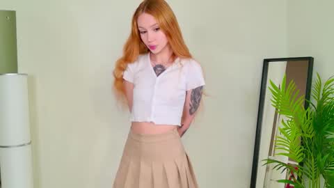 Snapshot of zoe__page chatting on January 15, 5:45 am Im Zoe online show from January 15, 5:45 am