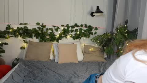 Snapshot of zoe__page chatting on January 17, 2:11 pm Im Zoe online show from January 17, 2:11 pm