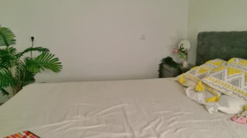 Snapshot of zoe__page chatting on February 17, 1:51 pm Im Zoe online show from February 17, 1:51 pm