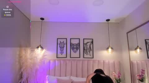 zoe_banks_ online show from September 28, 1:49 pm