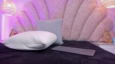 zoe_blosson online show from May 17, 1:58 am