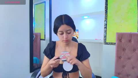 Snapshot of zoe_connor19 chatting on October 12, 2:27 pm Z O E online show from October 12, 2:27 pm