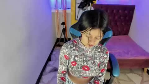 Snapshot of zoe_connor19 chatting on October 30, 9:48 pm Z O E online show from October 30, 9:48 pm