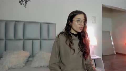zoe_dear online show from March 18, 11:41 pm