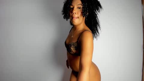 zoe_hot55 online show from January 16, 3:13 pm