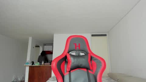 Snapshot of zoe_jeane_beker chatting on April 4, 9:01 pm ZOE online show from April 4, 9:01 pm