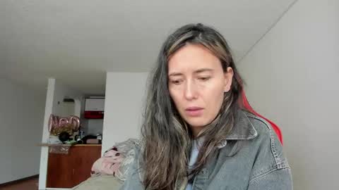 Snapshot of zoe_jeane_beker chatting on April 7, 9:15 pm ZOE online show from April 7, 9:15 pm