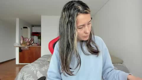 Snapshot of zoe_jeane_beker chatting on April 14, 9:21 pm ZOE online show from April 14, 9:21 pm