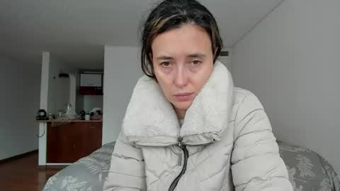 Snapshot of zoe_jeane_beker chatting on April 29, 9:10 pm ZOE online show from April 29, 9:10 pm