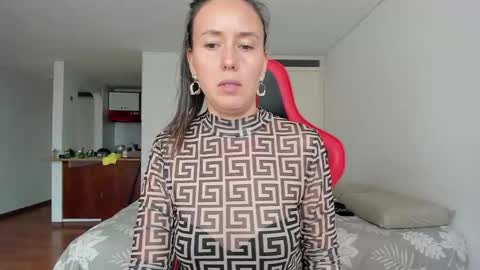 Snapshot of zoe_jeane_beker chatting on May 8, 9:09 pm ZOE online show from May 8, 9:09 pm