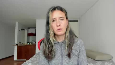 Snapshot of zoe_jeane_beker chatting on May 10, 7:52 pm ZOE online show from May 10, 7:52 pm