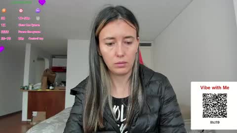 Snapshot of zoe_jeane_beker chatting on June 5, 9:09 pm ZOE online show from June 5, 9:09 pm