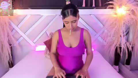 Snapshot of zoe_johnsonn1 chatting on May 8, 9:42 pm Zoey online show from May 8, 9:42 pm