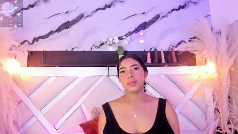 Snapshot of zoe_johnsonn1 chatting on May 15, 9:44 pm Zoey online show from May 15, 9:44 pm