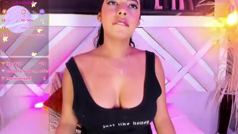Snapshot of zoe_johnsonn1 chatting on June 8, 1:28 am Zoey online show from June 8, 1:28 am