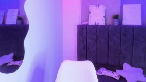 zoe_jones7 online show from February 9, 3:54 am