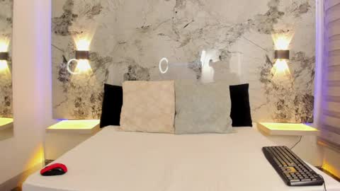 Zoe online show from April 13, 9:04 am