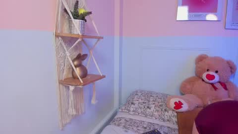 Zoe Lynch online show from June 8, 12:27 pm