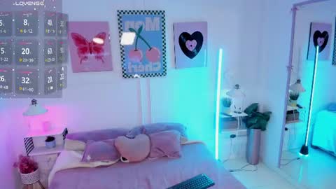 Zoe Lynch online show from July 3, 12:22 pm