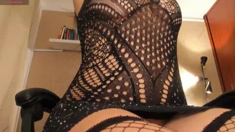 zoe_millerx online show from March 29, 12:05 pm