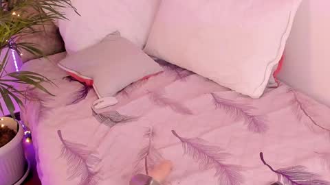 Snapshot of zoe_monn chatting on February 6, 8:23 pm Zoe online show from February 6, 8:23 pm