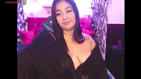 Snapshot of zoe_naughty22 chatting on February 21, 5:41 am zoe_naughty22 online show from February 21, 5:41 am