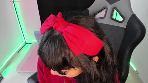 zoe_sullivan_ online show from December 24, 12:55 pm