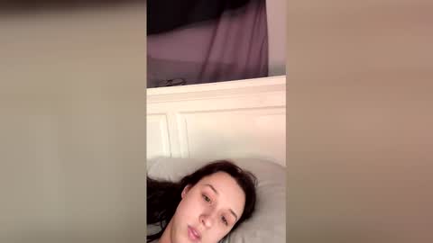 zoeapolo online show from April 17, 9:18 pm