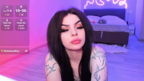 zoedrift online show from April 15, 7:10 pm