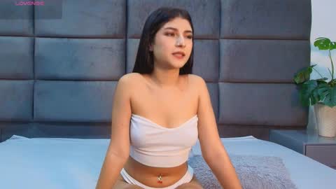 Snapshot of zoee_8 chatting on April 5, 1:30 pm ZOE online show from April 5, 1:30 pm