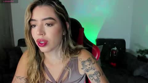  zoee jackson online show from November 15, 8:22 am