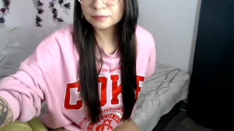 Snapshot of zoeeeth__ chatting on August 1, 3:06 am Zoe online show from August 1, 3:06 am
