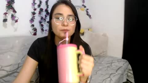 Snapshot of zoeeeth__ chatting on August 7, 2:02 am Zoe online show from August 7, 2:02 am